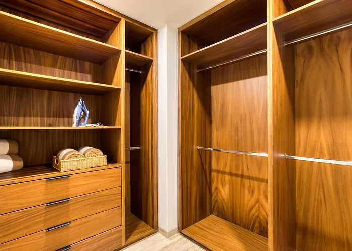 9, 10, 11, 12 Gpo 20 Pax Apartment *